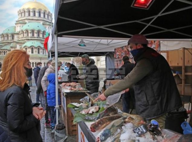 Рибен пазар в София за Никулден